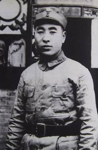 林家三兄弟，俩兄长带着林彪闹革命，大哥林育英逝世后毛主席抬棺
